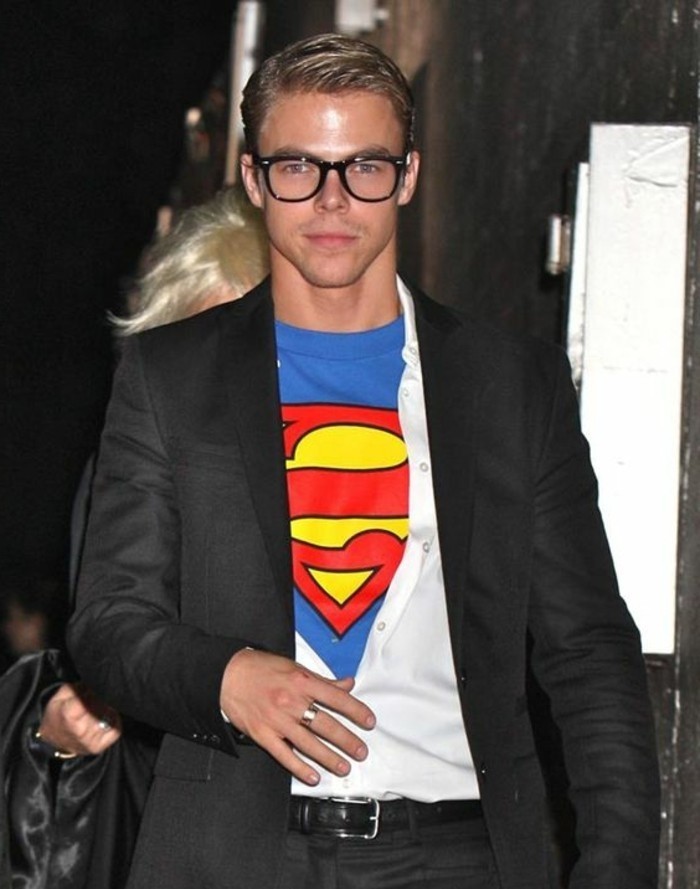 deguisement-halloween-facile-tee-shirt-superman-est-tout-ce-dont-vous-avez-besoin