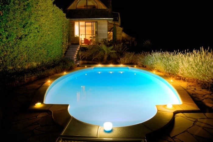 eclairage-piscine-petite-spots-ampoule-led-sol