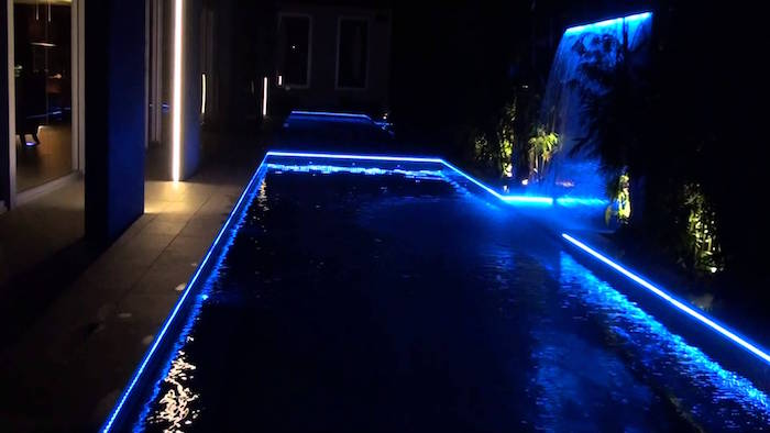 eclairage-piscine-ampoule-led-spot-fibre-optique-lumiere-bord-piscine