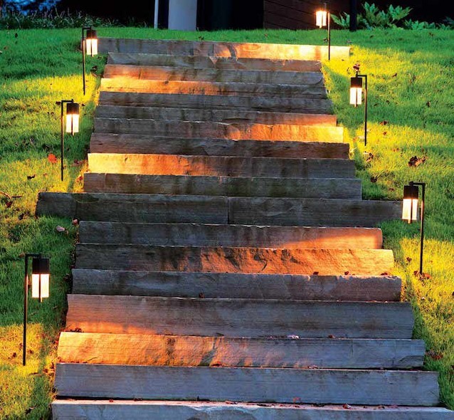 eclairage- sol-chemin-escalier-amenagement-jardin-décoration-exterieur