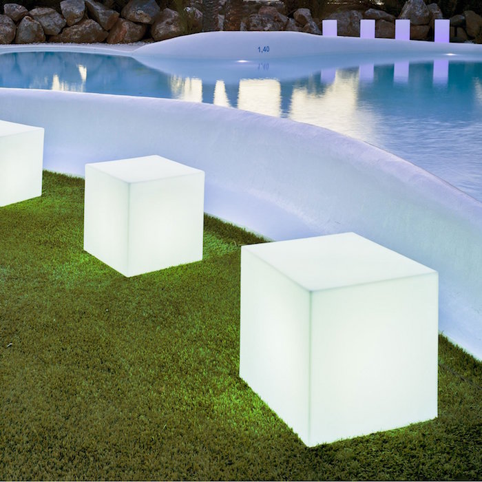 eclairage-terrasse-cube-lumineux-leroy-merlin-newgarden-idee-deco-luminaire-jardin