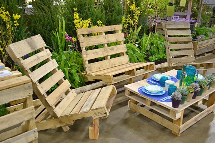 fabriquer-canape-palettes-salon-de-jardin-en-palette-table-chaises-design