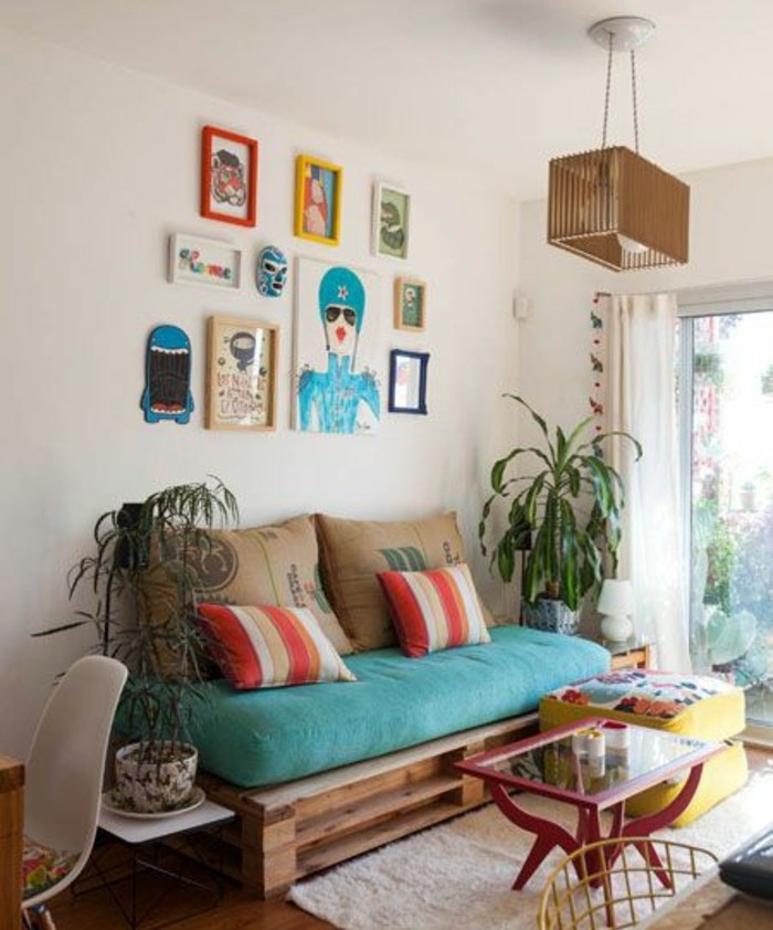 fabriquer-un-canape-en-palette-formidable-suggestion-petit-canape-assise-confortable-decor-artistique, diy canapé fait maison