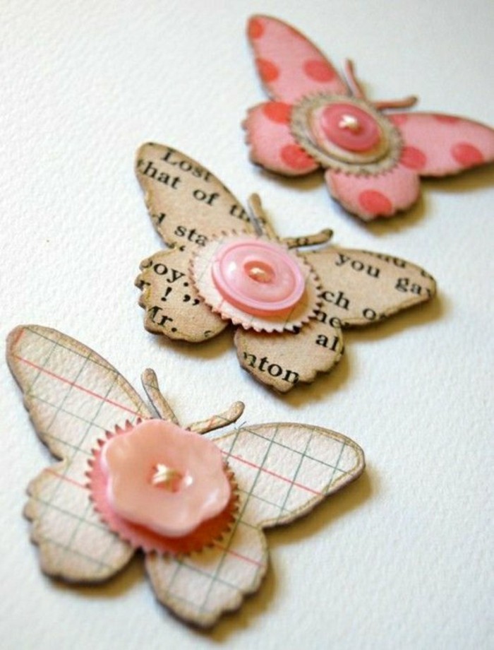 faire-une-carte-de-voeux-decoration-avec-des-papillons-et-des-boutons-colores