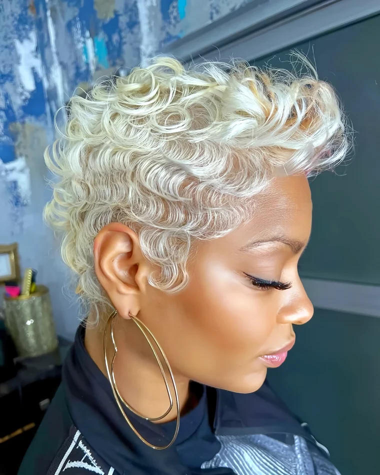 idee de coiffure courte femme 2024 femme afro