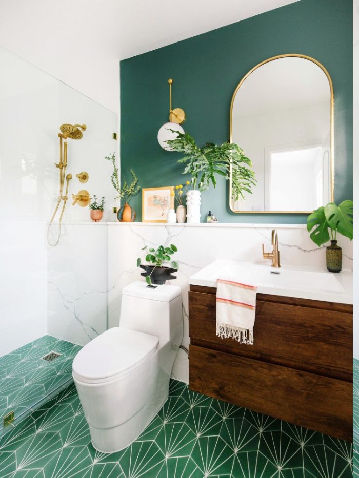 modele peinture salle de bain verte murale et carrelage salle de bain vert au sol, meuble salle de bain bois brut