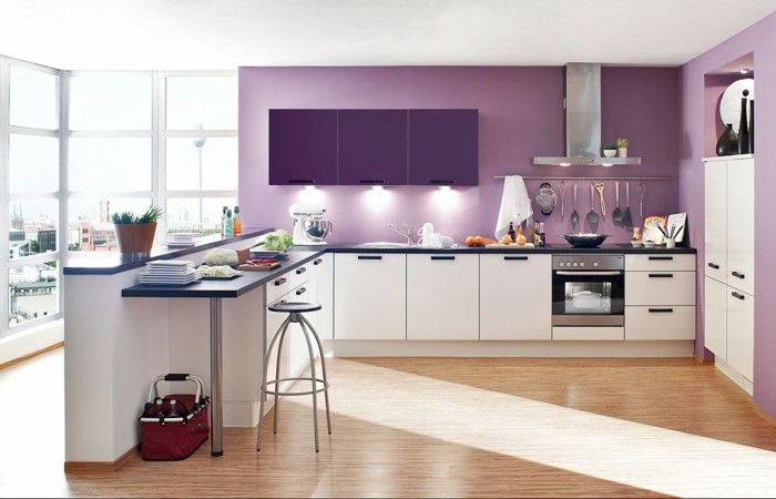 idee-tres-jolie-couleur-peinture-cuisine-lilas-meubles-cuisine-blancs-decor-fantastique