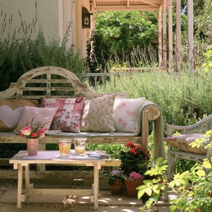 jardin-mediterraneen-france-francais-provence-procencal-idee-deco-design-decoration-salon-bois