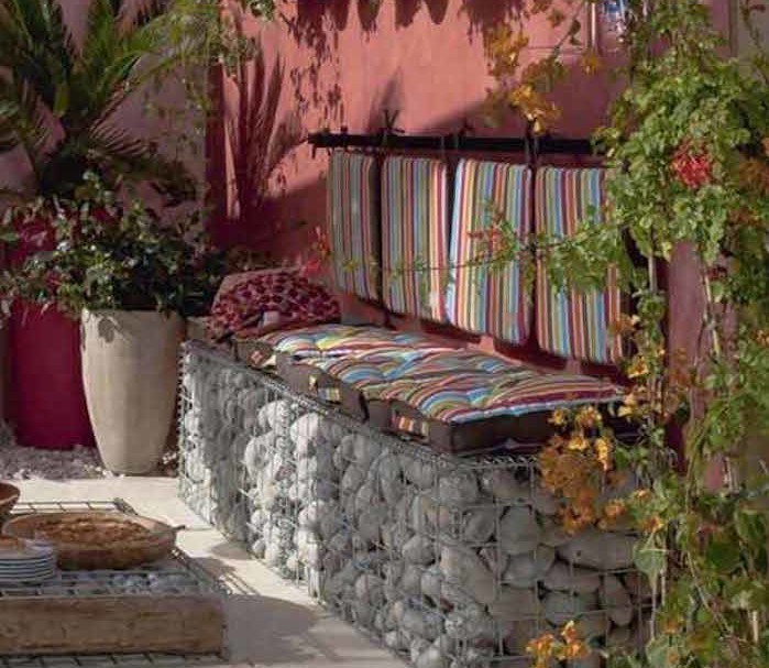 jardin-mediterraneen-idee-deco-design-decoration-exterieure-pas-cher-canape