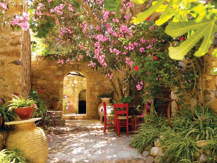jardin-mediterraneen-idee-deco-design-decoration-fleurs-soleil