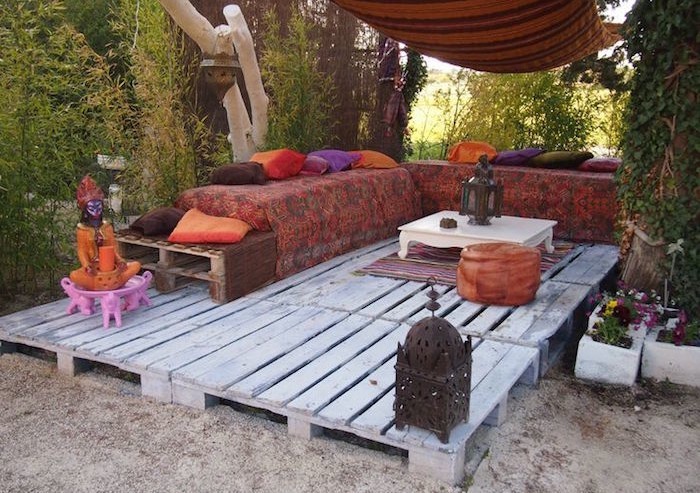 jardin-méditerranéen-oriental-berbere-idée-deco-design-aménagement-objet-chaises-accessoire
