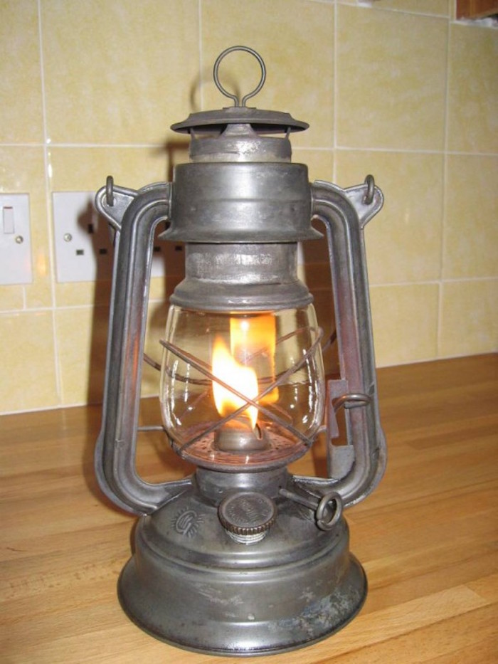 lampe-tempete-a-petrol-ancienne