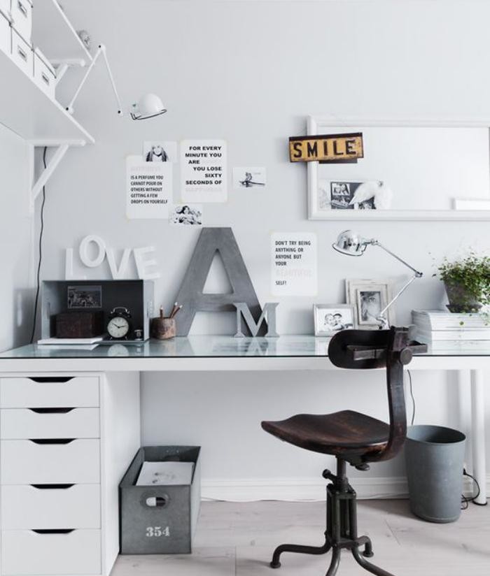 meuble-bureau-design-deco-de-bureau-en-blanc-et-gris-clair