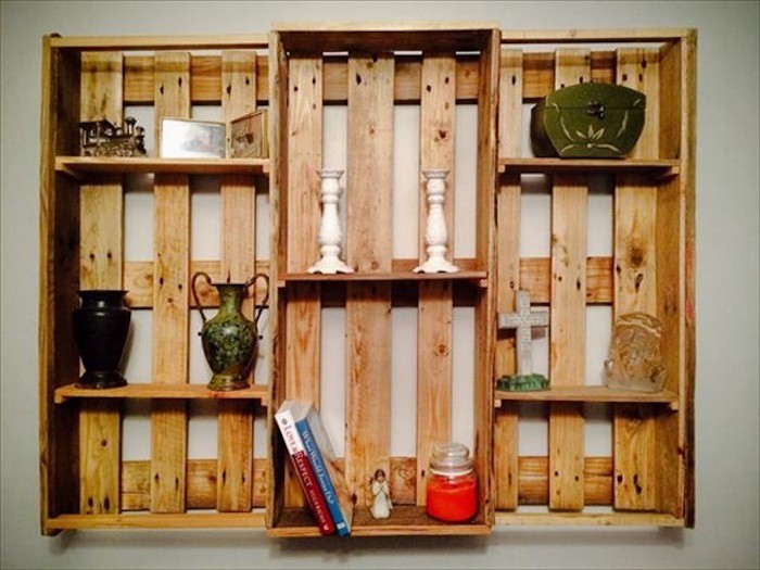 meubles-en-palette-etagere-palettes-que-faire-fabriquer-recycler-meubles-canape-sommier