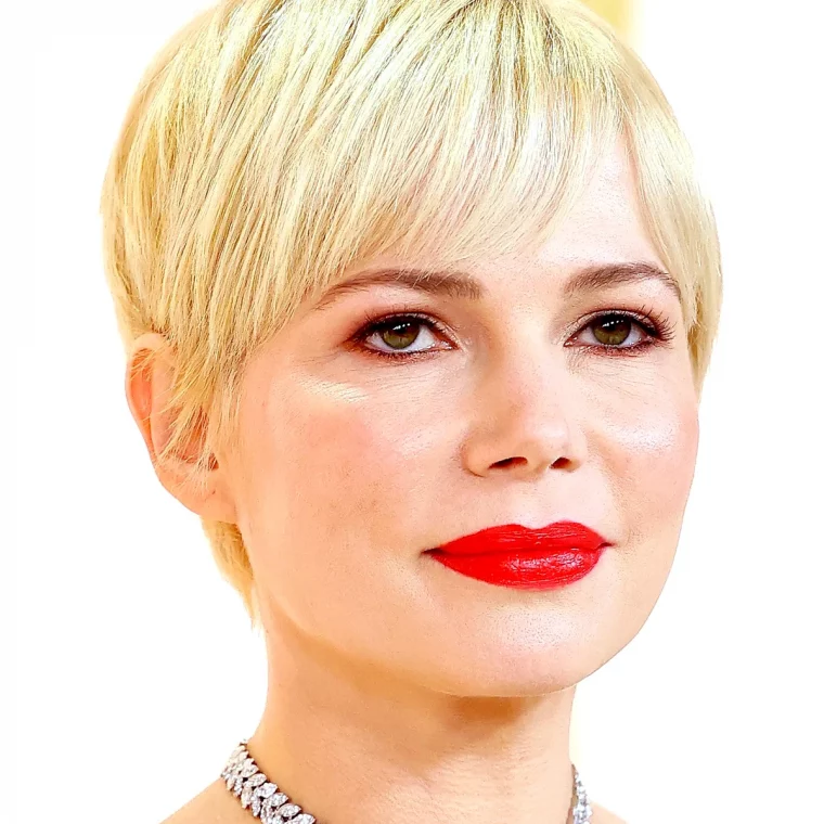 michelle williams coiffure courte cheveux blonds