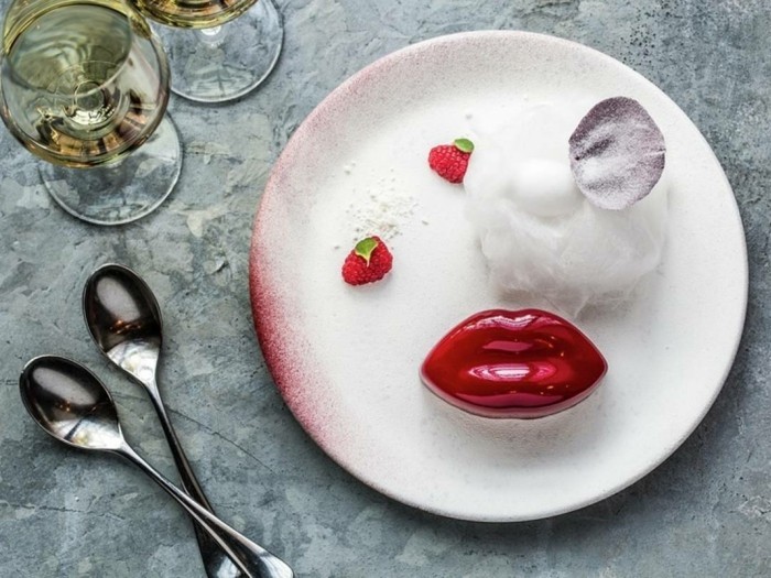 minimalistique-dessert-superbe-dessert-a-faire-romantique-soiree