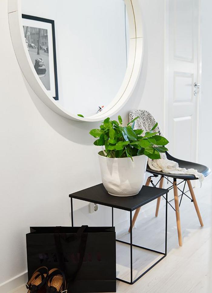 miroir-d-entree-grand-miroir-blanc-petite-tabouret-et-chaise-scandinave