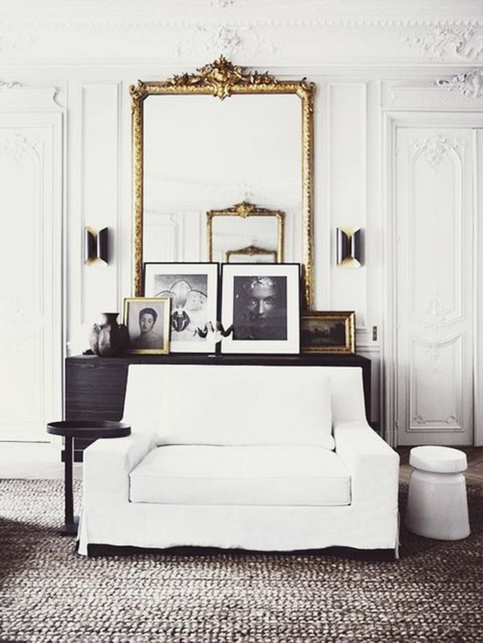 miroir-grand-format-cadre-dor-sofa-blanc