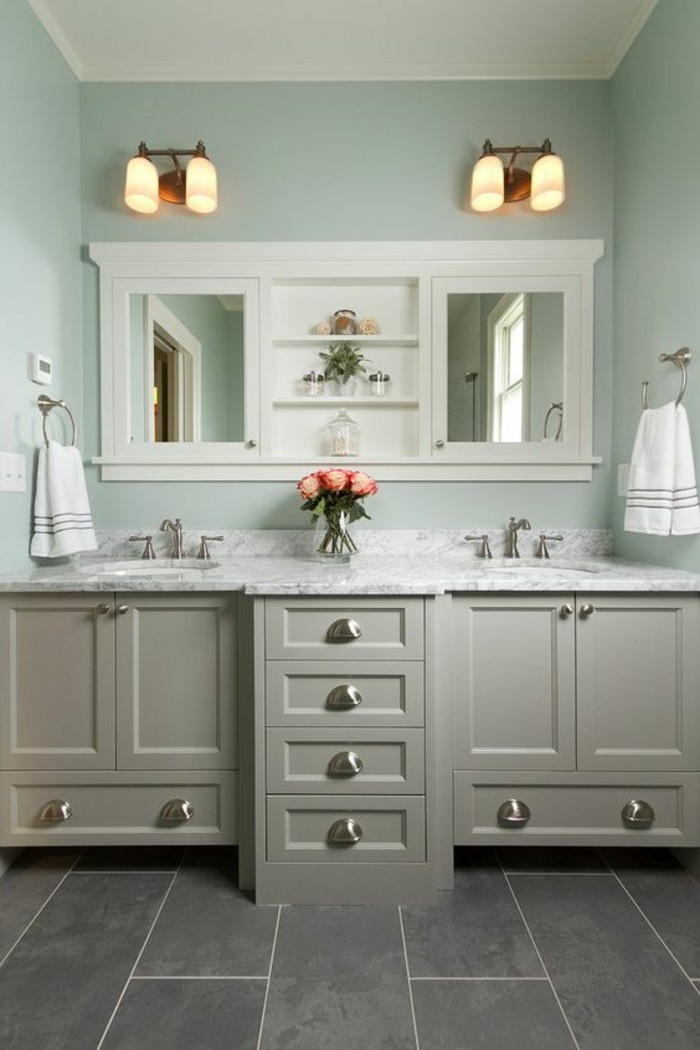 miroir-salle-de-bain-des-miroirs-magnifiques-des-deux-cotés