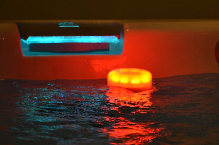 objet-lumiere-piscine-eclairage-flottant