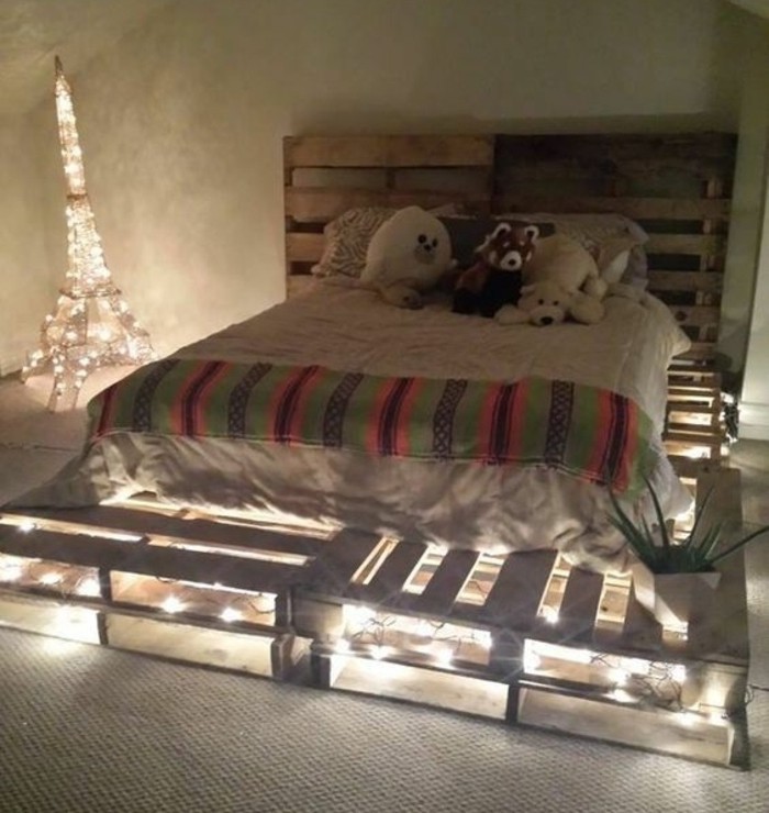 superbe-idee-pour-une-chambre-enfant-comment-faire-un-lit-en-palette-eclairage-integre-ambiance-romantique