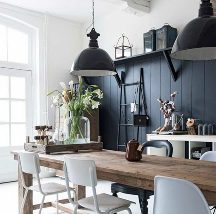 ambiance-magnifique-dans-cette-cuisine-industrielle-table-en-bois-rustique-chaises-et-lampes-industrielles-cuisine-trop-stylee