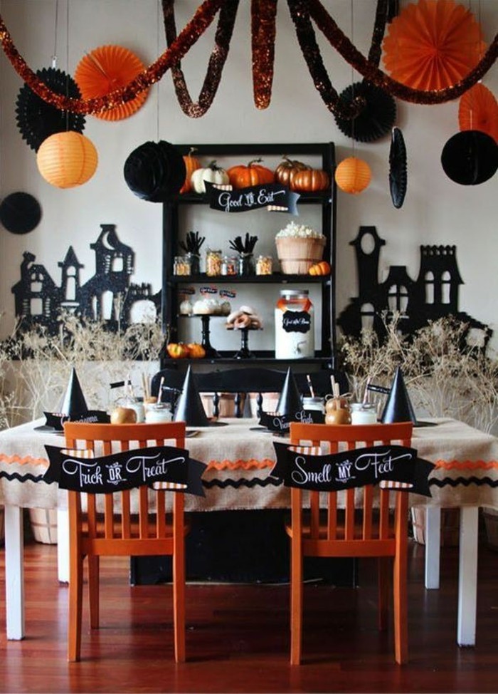bar-gateaux-idee-decoration-table-chaises-feter-halloween