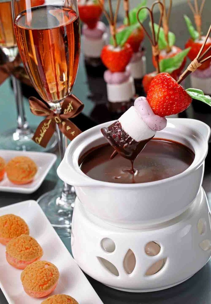 belle-deco-table-idee-repas-romantique-a-la-maison-fondue