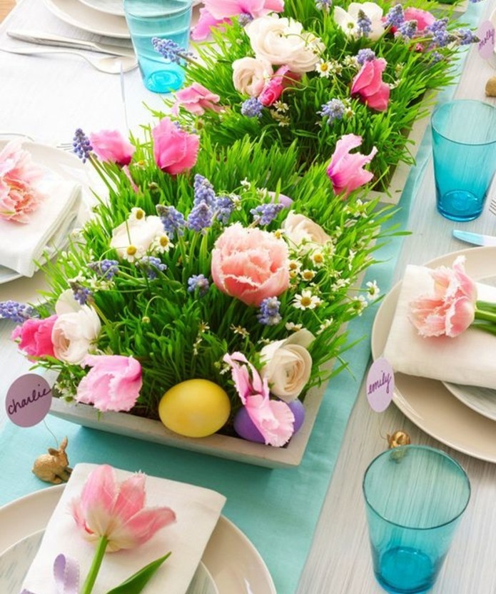centre-de-table-long-et-fleuri-joli-bacs-a-fleurs-deco-table-personnalisee