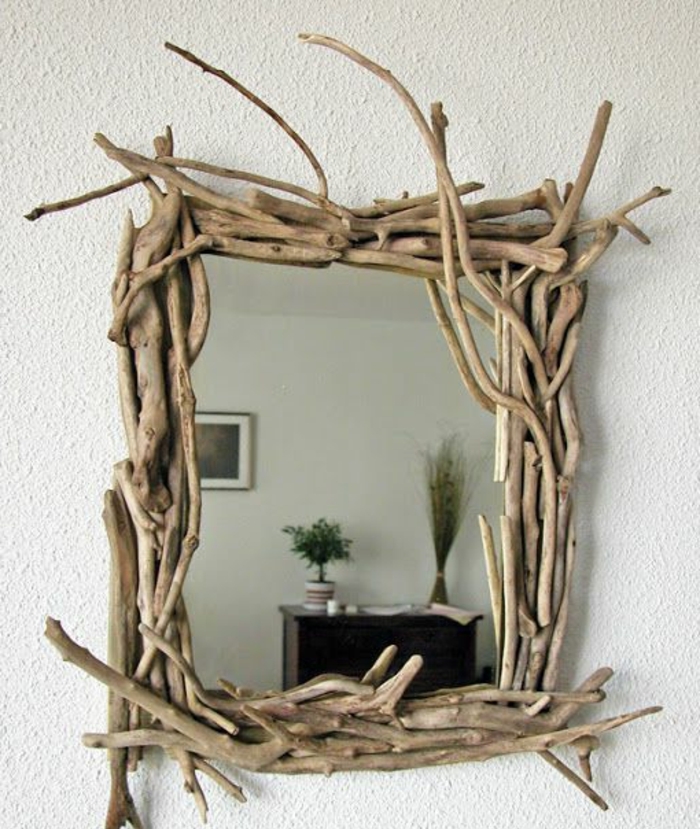 creation-en-bois-flotte-miroir-mur-blanc-excentrique