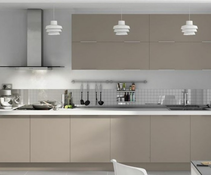 cuisine-blanche-et-grise-meuble-de-cuisine-couleur-gris-taupe-et-cuisine-moderne-decor-sobre
