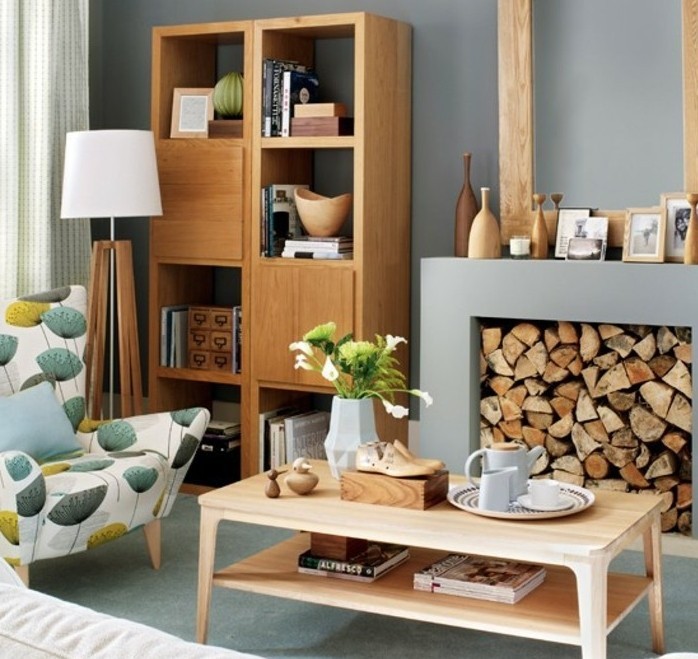 deco-salon-gris-avec-du-mobilier-en-bois-pour-un-interieur-rustique-chic