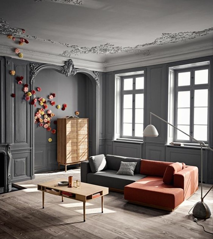 deco-salon-gris-somptueux-couleur-peinture-salon-gris-canape-en-gris-et-rouge-table-basse-en-bois-jolies-fleurs-decoratives-sur-le-mur