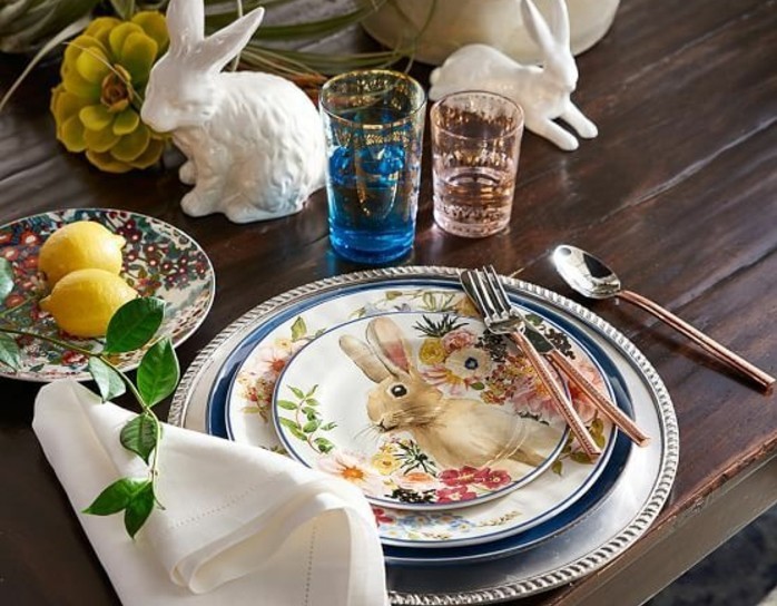 deco-table-paques-geniale-assiettes-a-jolis-motifs-inspires-du-theme-lapin-de-paques-idee-deco-paques-charmante