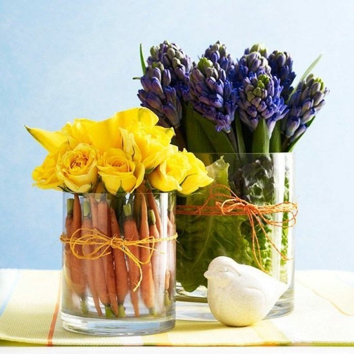 excellente-idee-deco-paques-vases-remplis-de-fleurs-carrotes-et-de-la-laitue-idee-extraordinaire