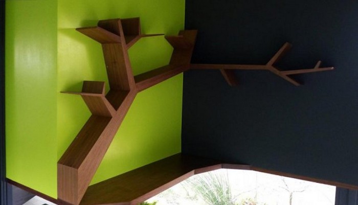 etagere-d-angle-murale-design-forme-arbre-en-bois