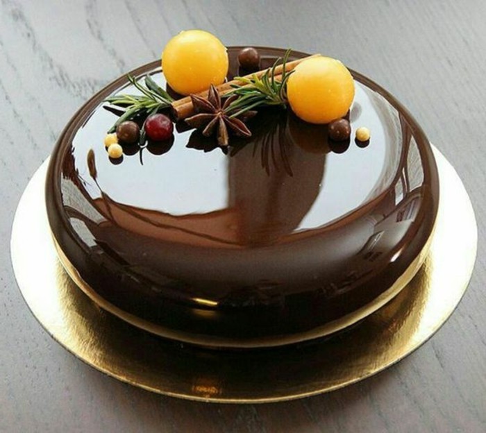glacage-miroir-chocolat-brillant-gateau-au-chocolat