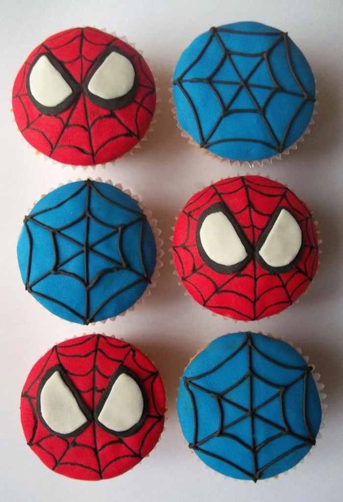 gateau-spiderman-cupcakes-spiderman-colores-gateau-rouge-et-bleu