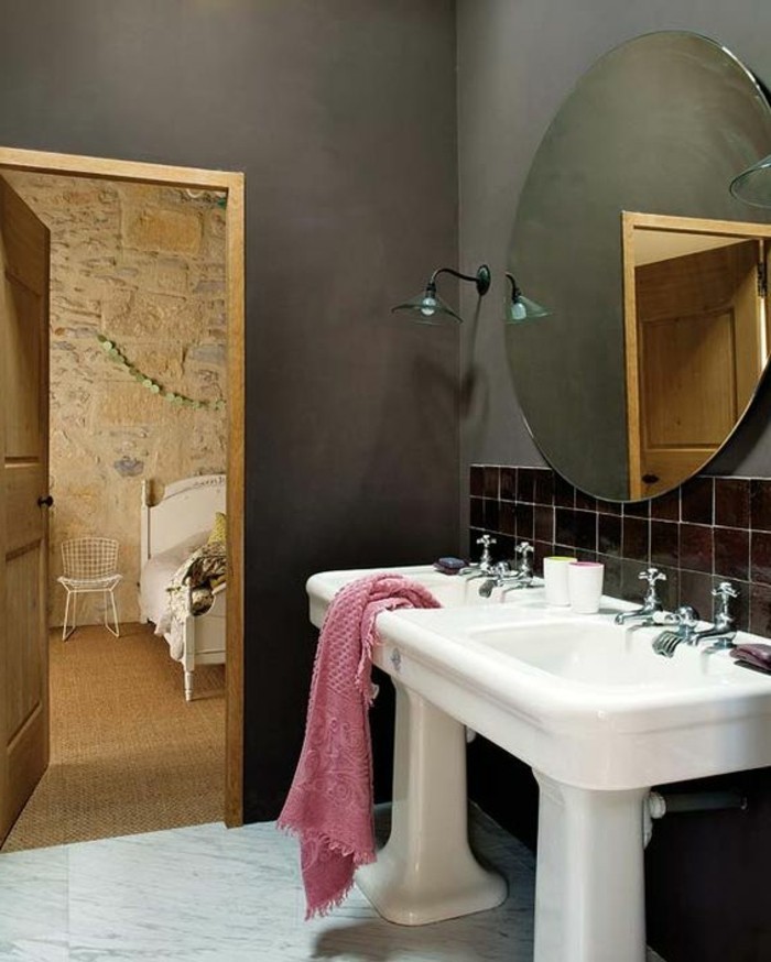 lavabo-colonne-deux-vasques-sur-pied-blanches-salle-de-bain-originale