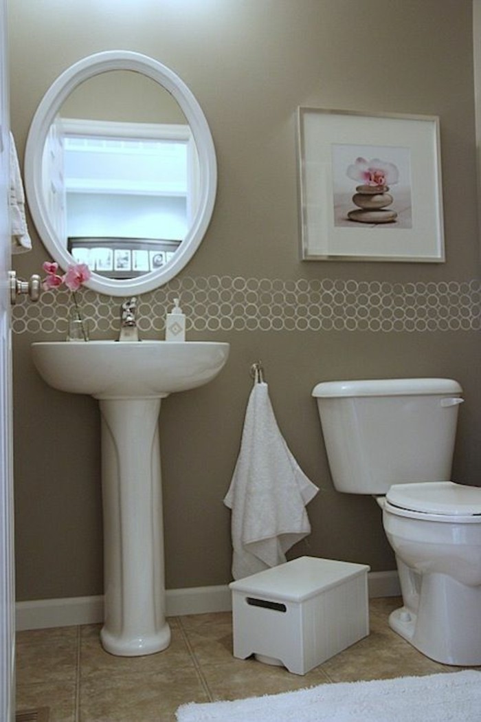 lavabo-colonne-miroir-ovale-equipement-petite-salle-de-bain