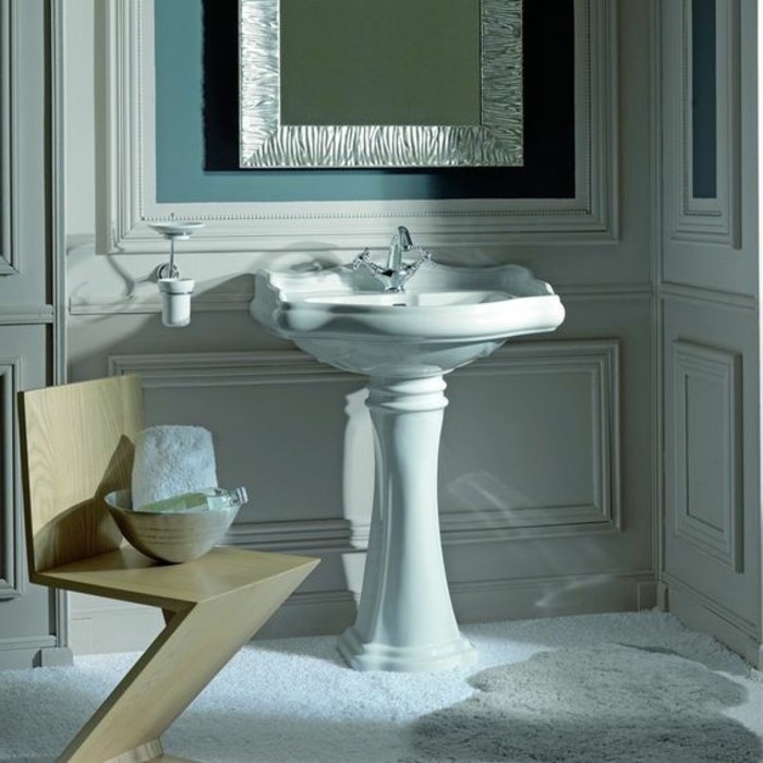 lavabo-colonne-vasque-sur-pied-design-blanc-chaise-de-bois-moderne