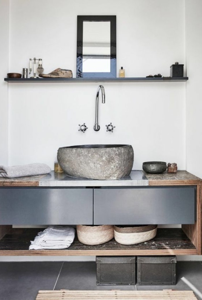 lavabo-en-pierre-de-riviere-grise-salle-de-bain-rustique