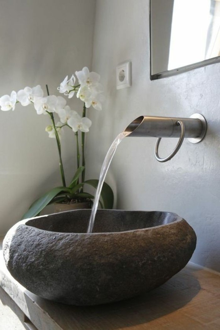 lavabo-en-pierre-design-rond-decoration-avec-plante