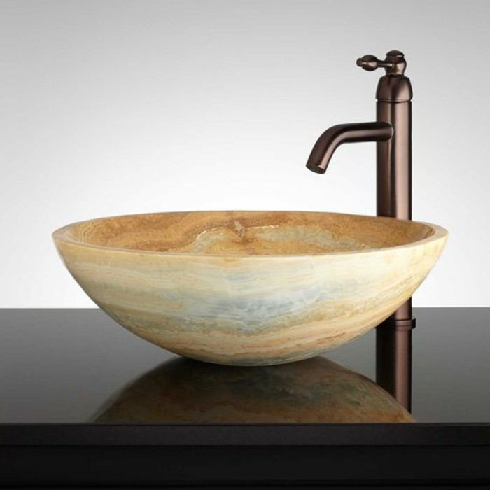 lavabo-en-pierre-design-rond-robinet-vintage