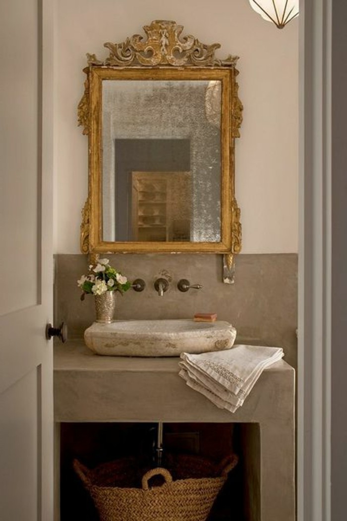 lavabo-en-pierre-lavabo-a-poser-miroir-baroque-ornemente