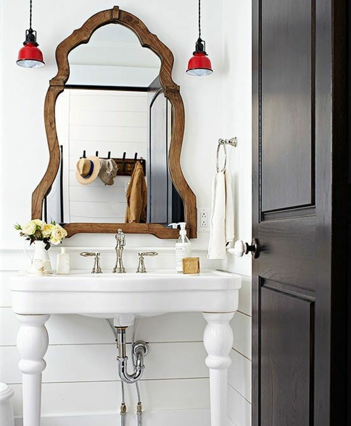 lavabo-retro-encadreent-miroir-dore-vasque-sur-pieds