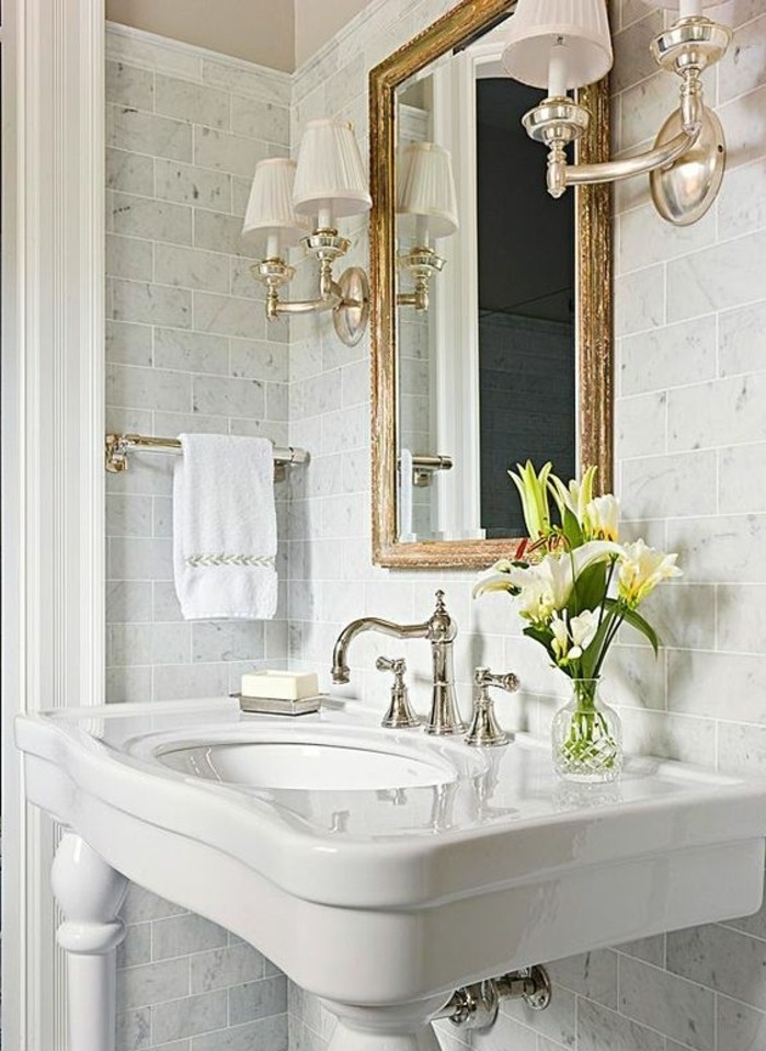 lavabo-retro-robinets-vintage-miroir-dore-lavabo-colonne