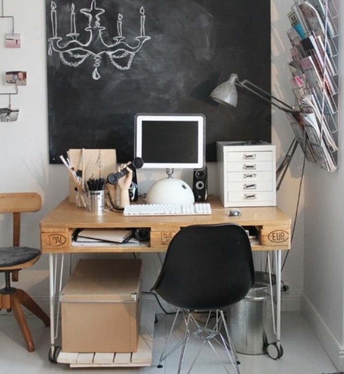 magnifique-bureau-en-palette-pour-votre-coin-travail-une-idee-esthetique-pour-votre-interieur