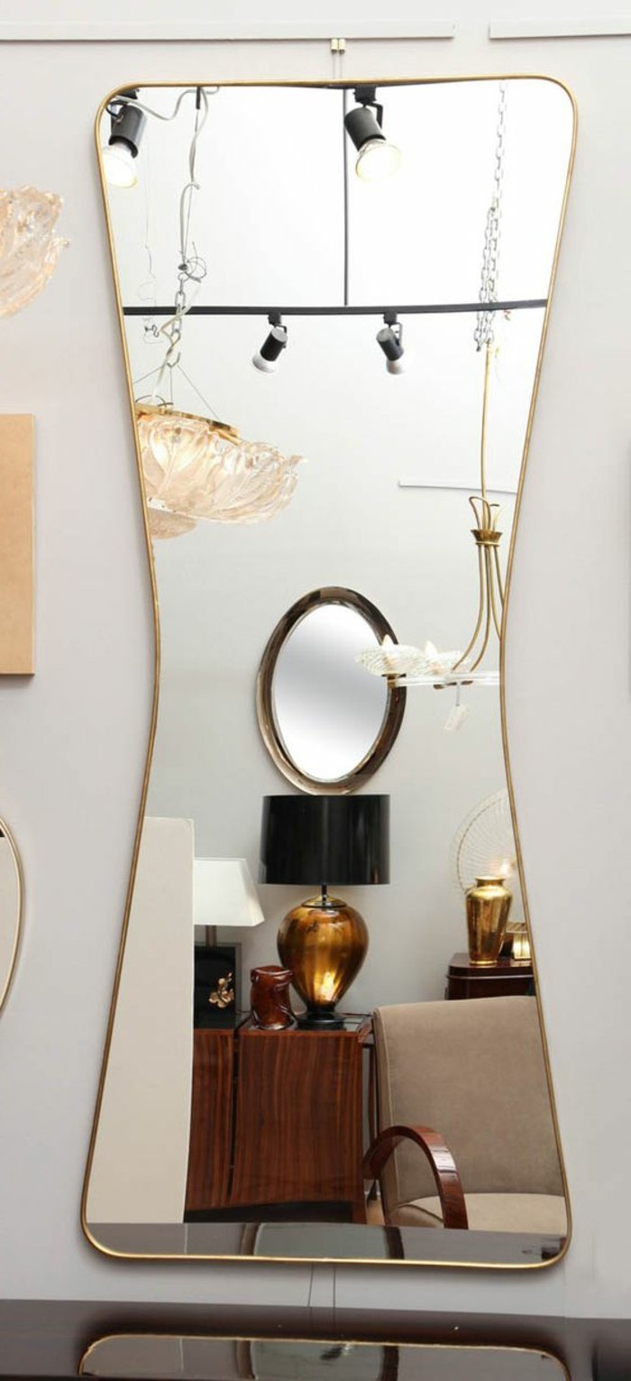 miroir-original-miroir-contemporain-en-forme-interessante-decoration