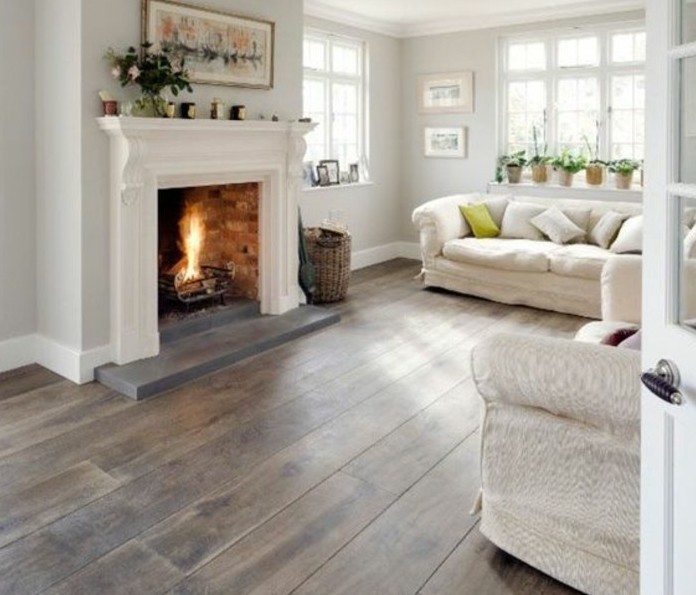 murs-gris-clair-canape-blanc-cheminee-fantastique-ambiance-cosy-amenagement-salon-elegant